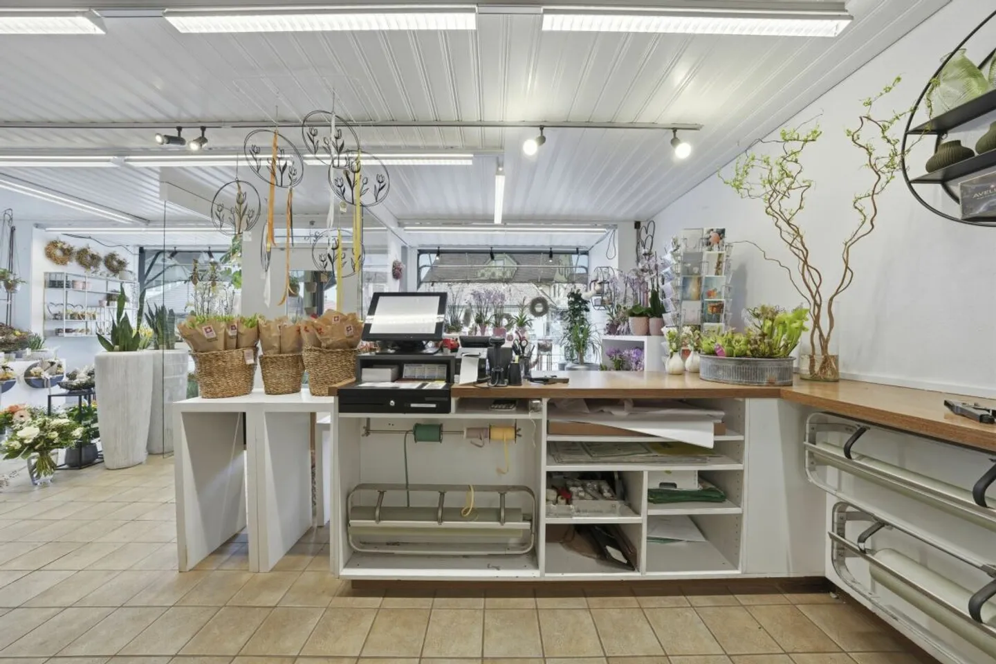 Commercial & Residential combined - ideal capital investment or owner-occupation - Photo 5 of 13