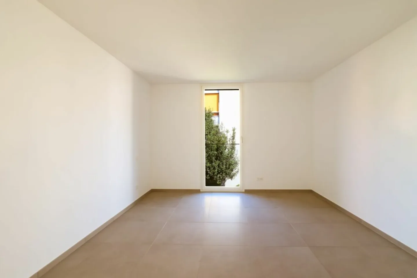 LOSONE - Wohnung zur Miete mit Parkplatz in der Garage - Foto 2 von 11