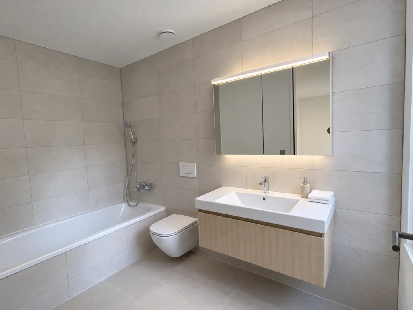 Exklusive 3.5-Zimmer-Gartenwohnung mit grosszügigem 100 m² Privatgarten - Foto 5 di 8