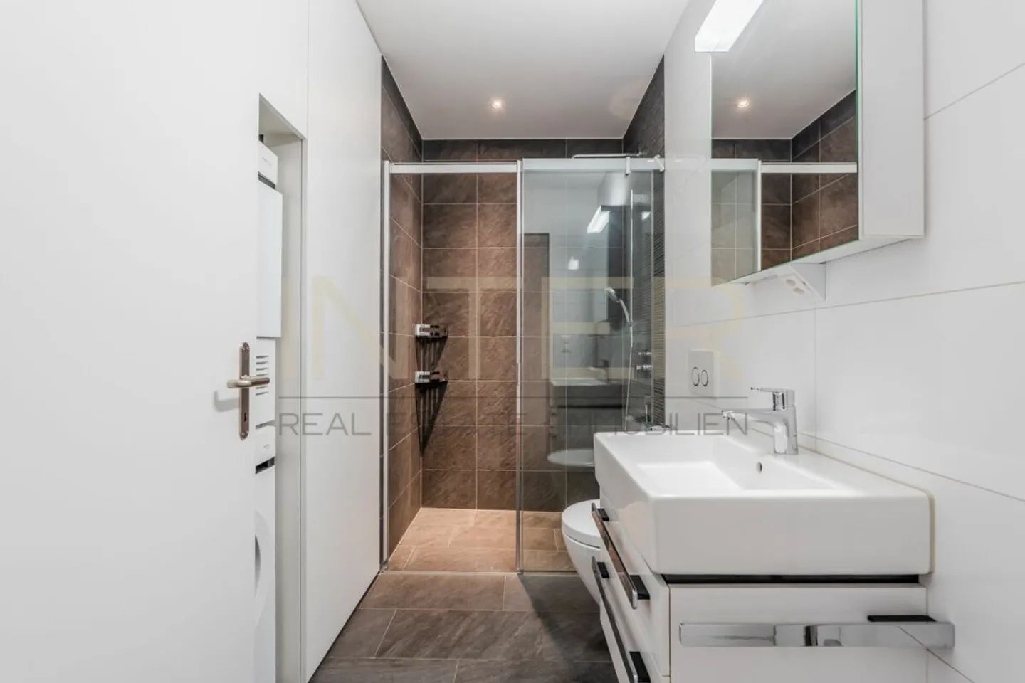 Grosszügige 5.5-Zimmerwohnung mit grossem Balkon im Feldpark Zug - Photo 10 of 13