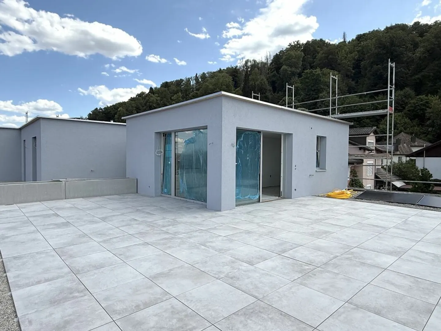 Appartement studio penthouse exclusif avec terrasse de 93 m² et vue panoramique - Photo 2 sur 10