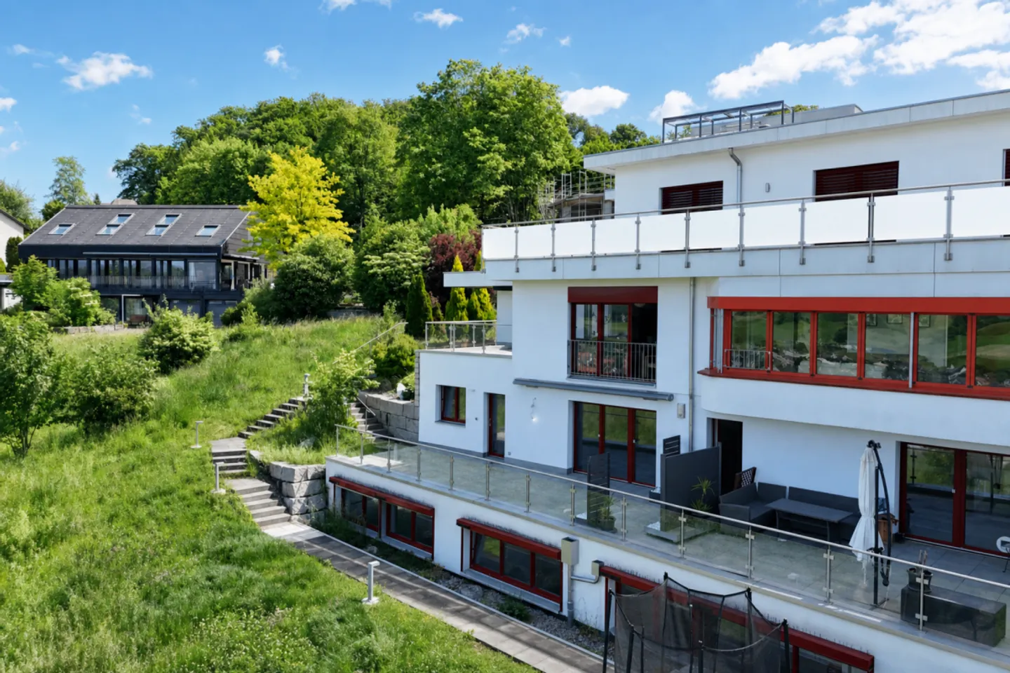 moderne Wohnung mit wundervoller Terrasse und Carport für zwei Fahrzeuge - Foto 13 di 13
