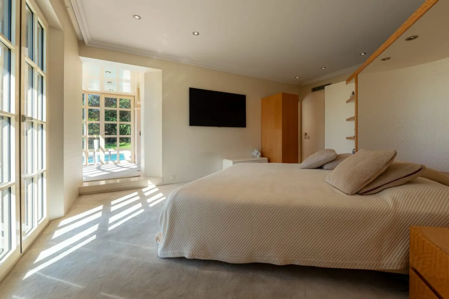 Elegante ed esclusiva villa con Ampio Giardino, Piscina e Privacy Assoluta - Photo 13 sur 13