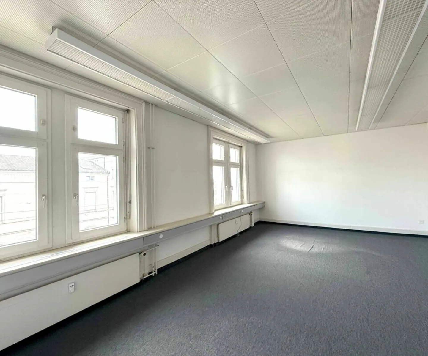 Office and/or practice rooms in various sizes in the center of Romanshorn - Photo 2 of 7