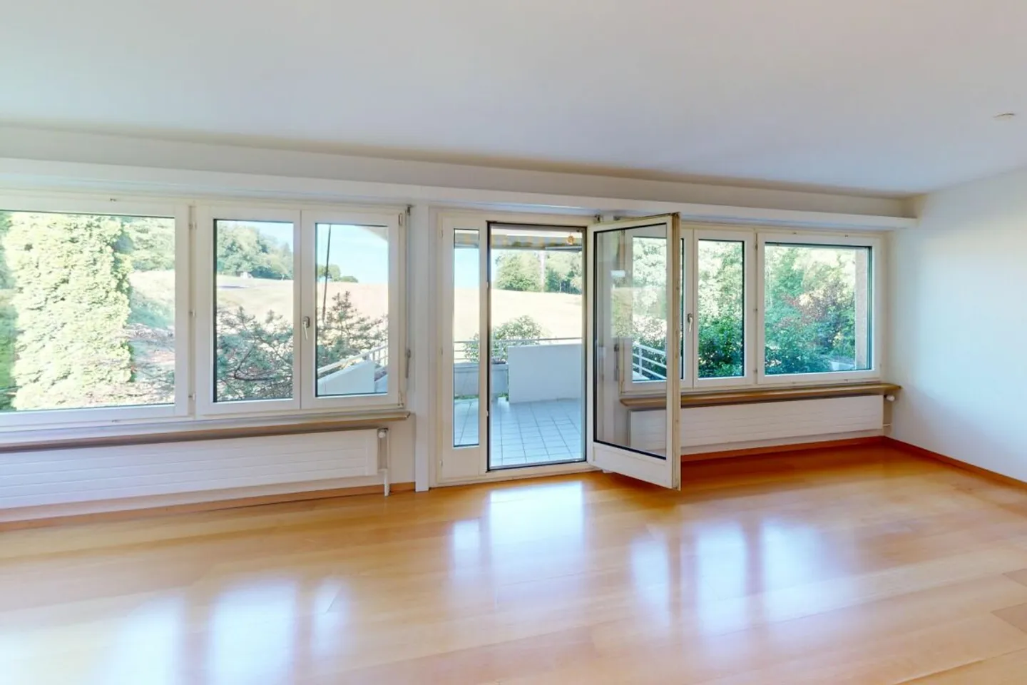4½-Zr. Wohnung mit Aussicht, Garage und Hallenbad - Foto 8 von 12