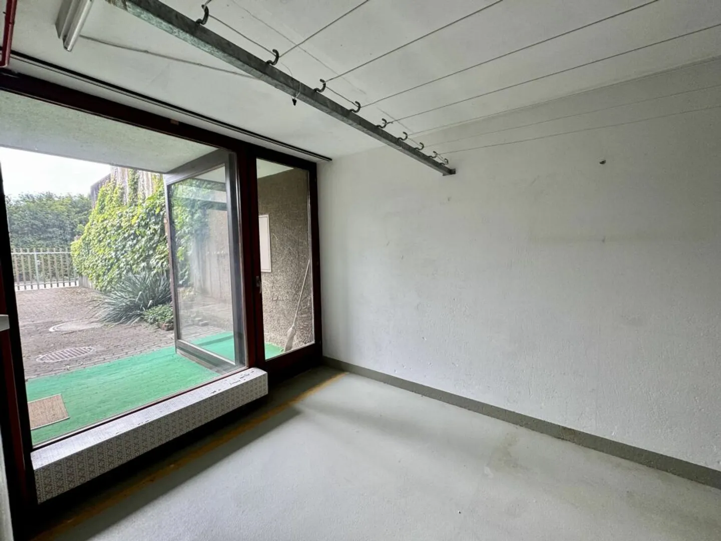 Vue dégagée, espace et potentiel : maison mitoyenne à Magden - Photo 7 sur 13
