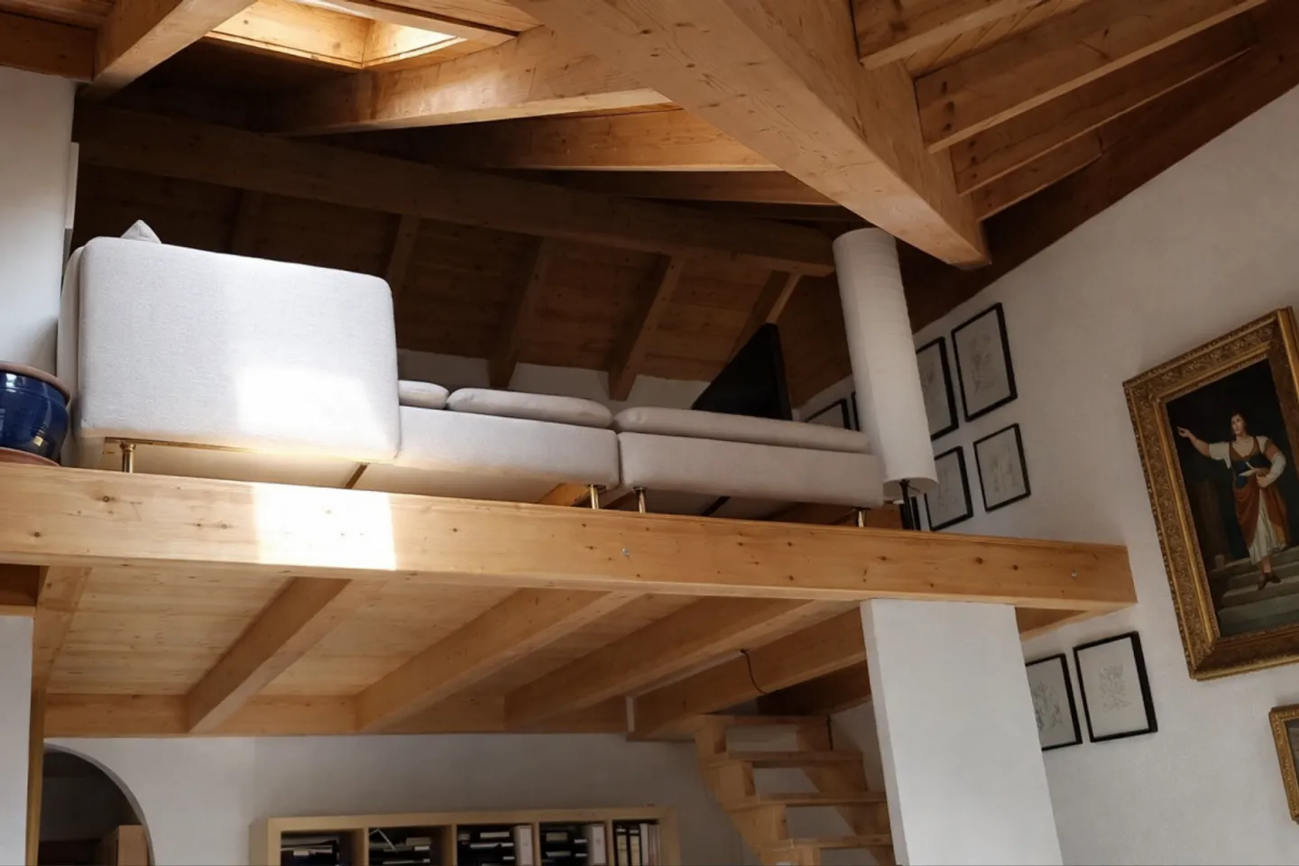 Penthouse with Gallery & 4.4% Yield - Photo 8 of 13