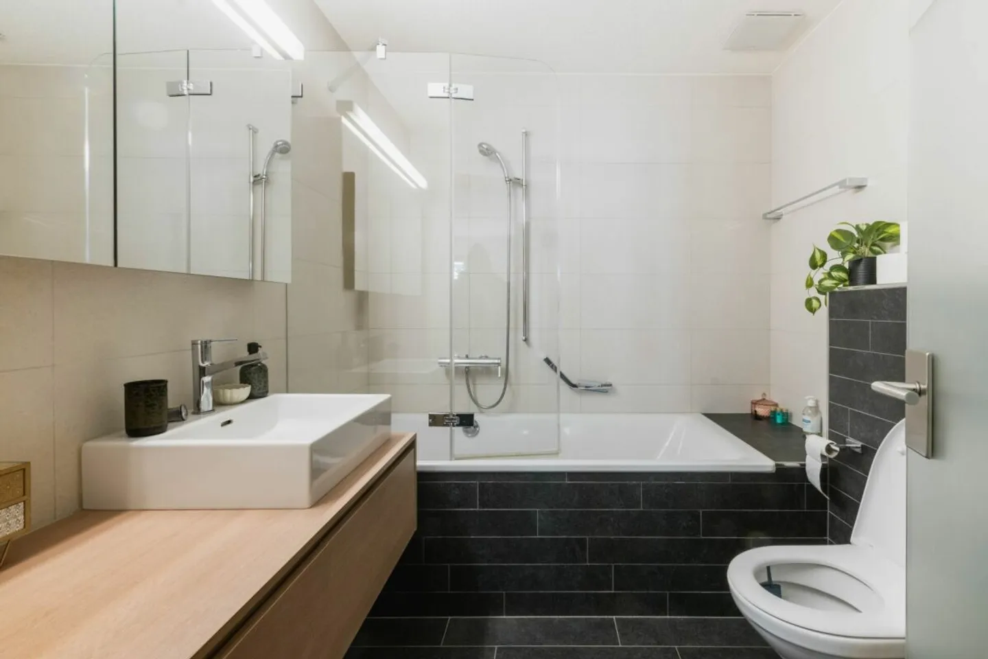 Chalet with Terrace & Mountain View - Photo 11 of 13