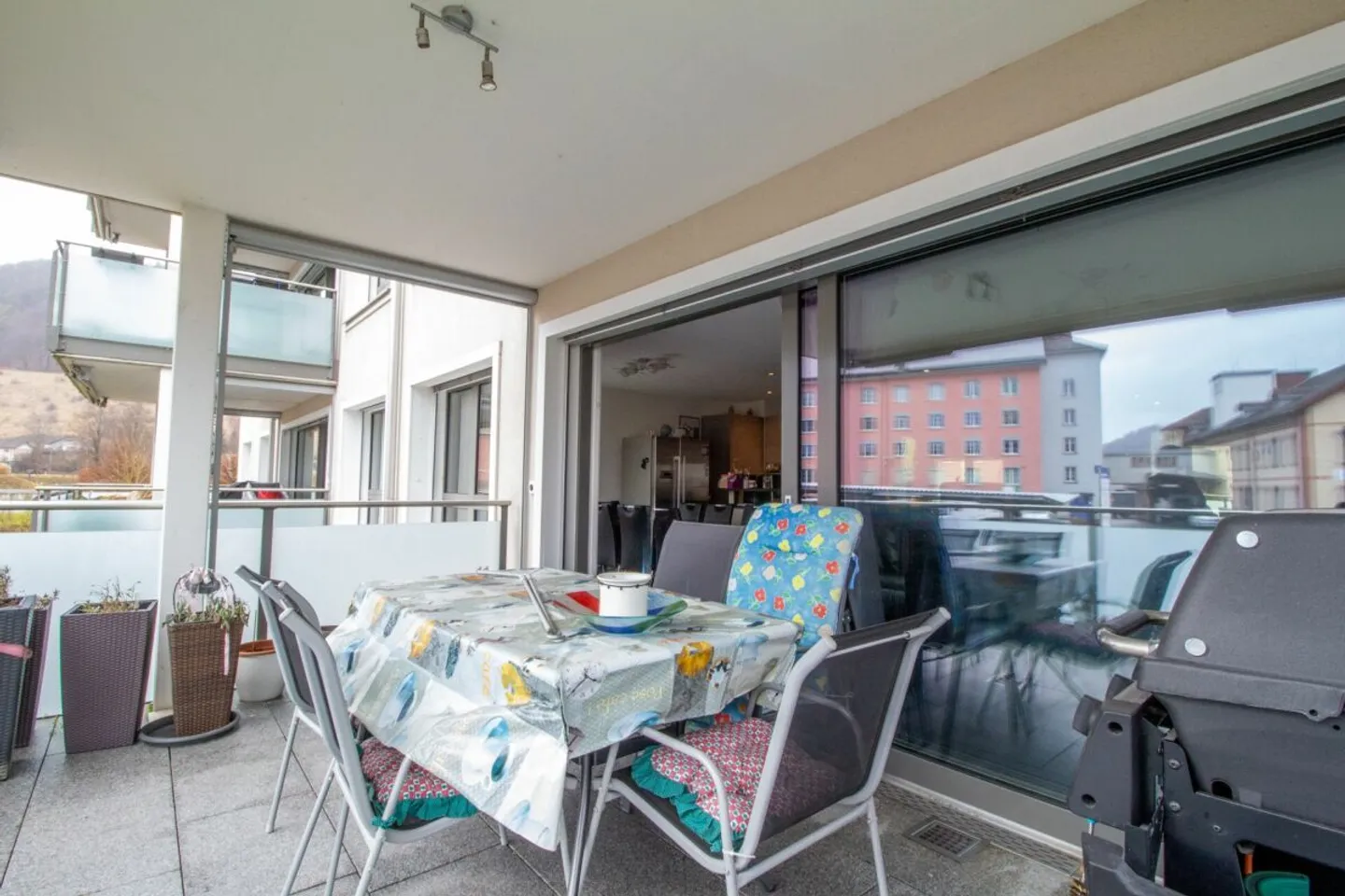 Appartement familial de 4,5 pièces avec balcon et environ 121m2 de surface habitable à Pfungen - Photo 12 sur 12