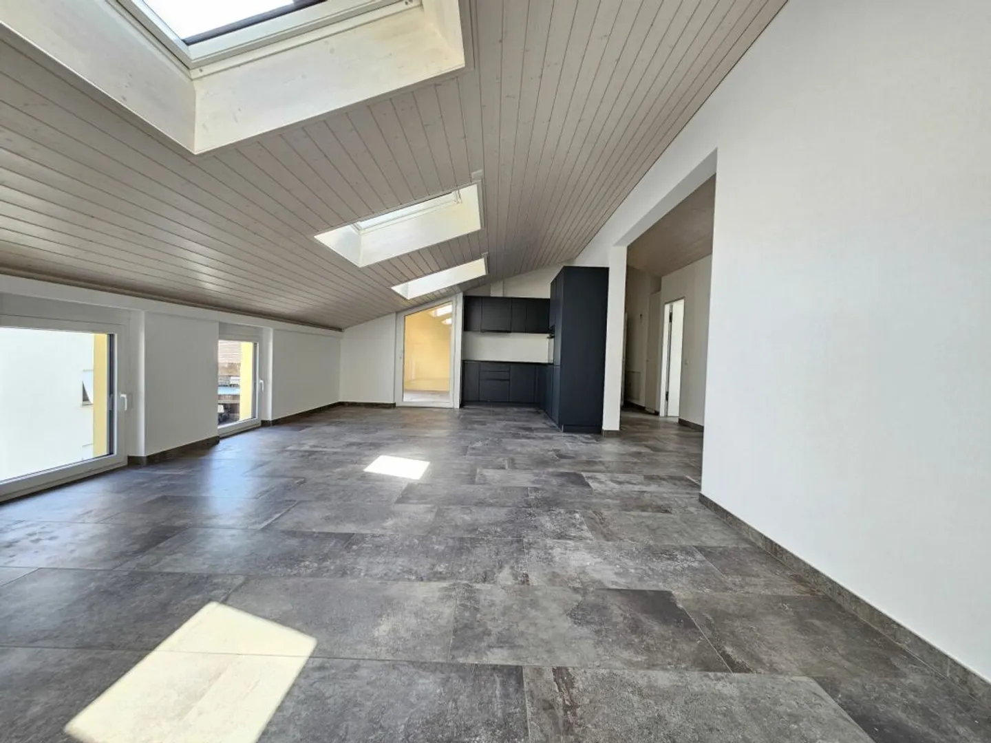 GORDOLA - Appartement mansardé de 3,5 pièces - Photo 4 sur 12