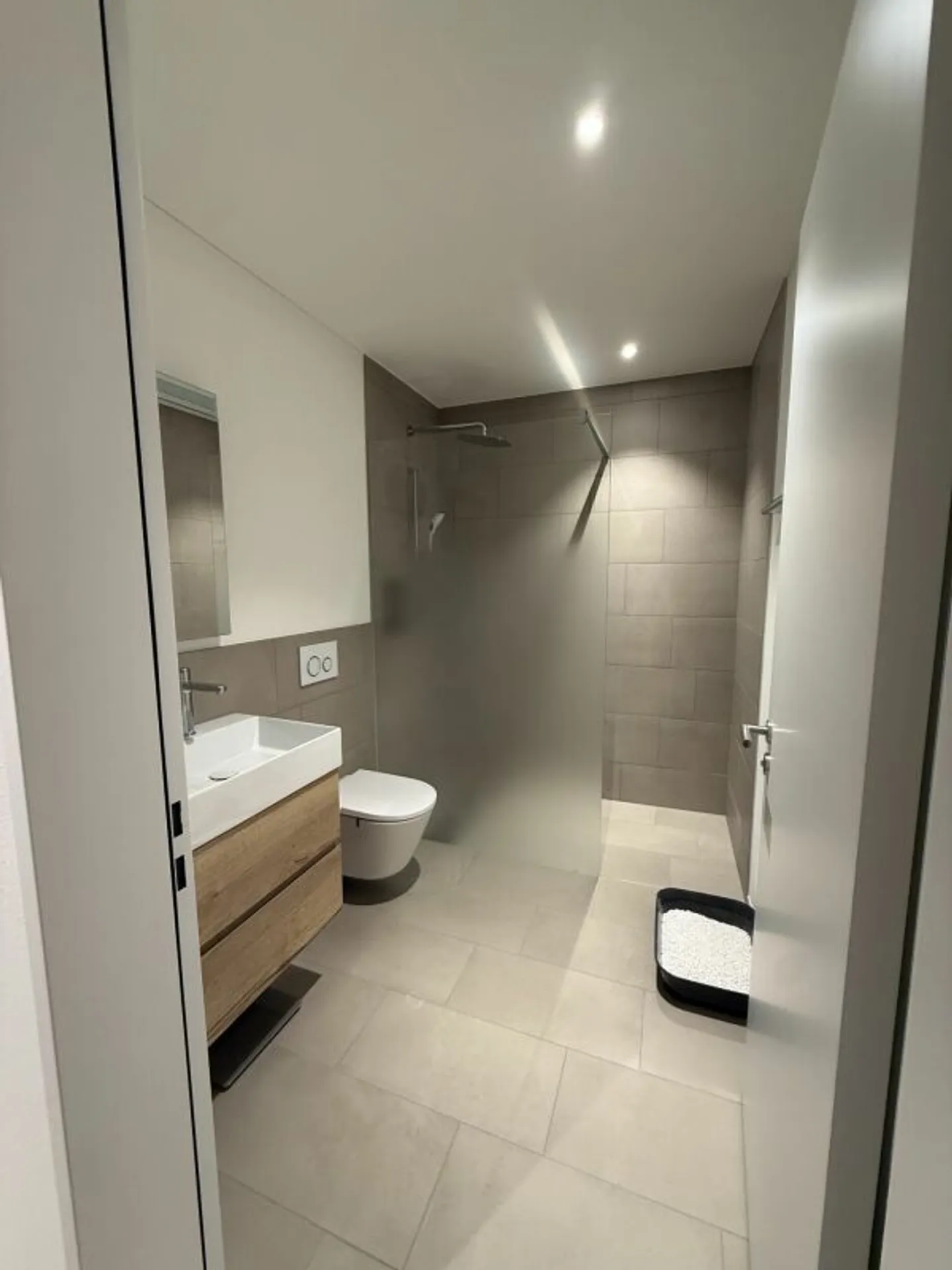 Appartement moderne de 4,5 pièces avec balcon et équipements de qualité - Recherche d'un nouveau locataire - Photo 6 sur 7
