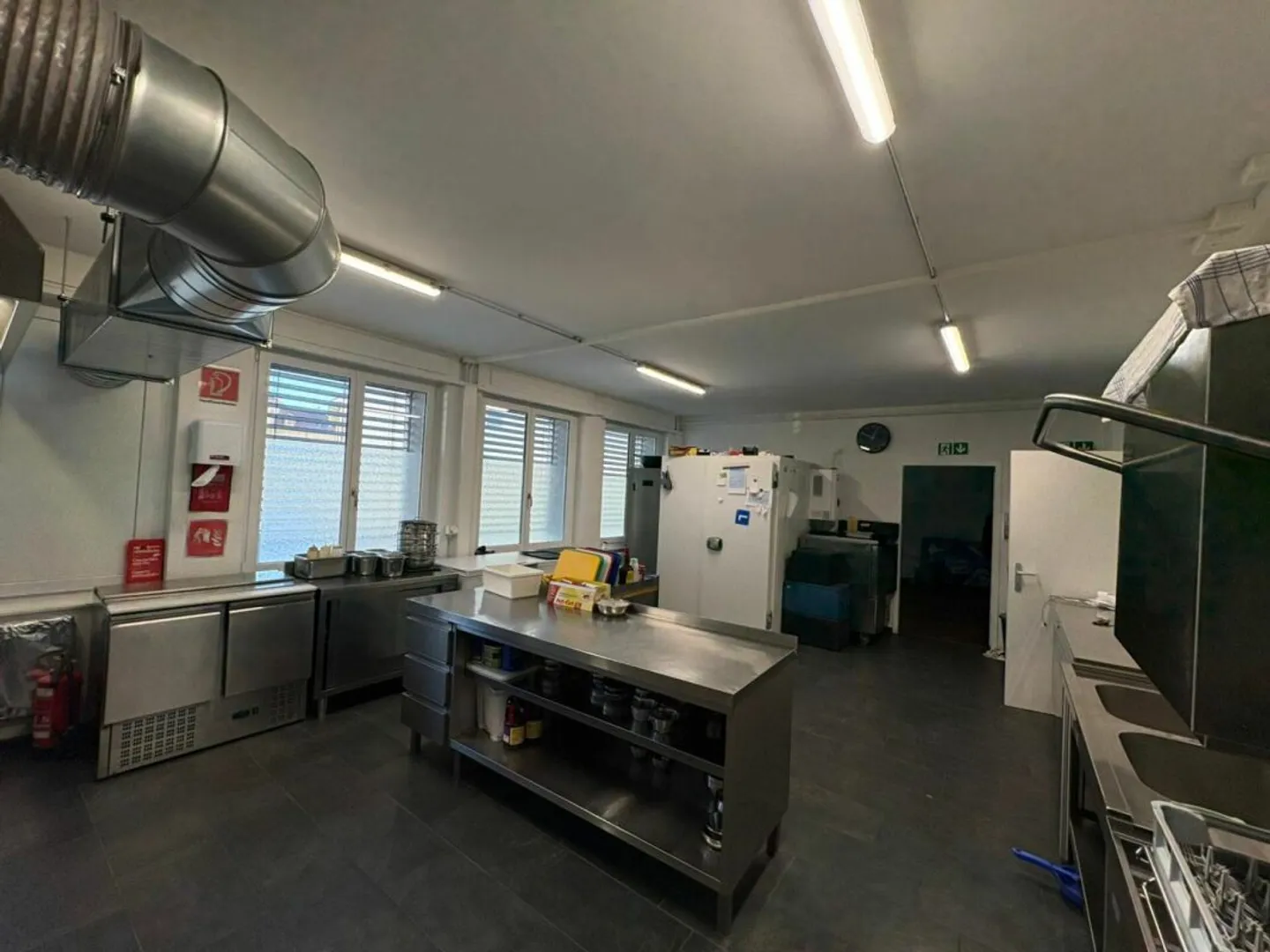 Modern restaurant premises in a good location in Liebefeld for takeover - Photo 3 of 9