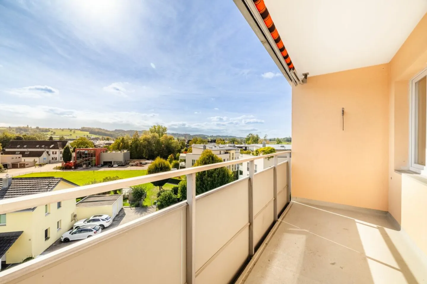 SPACIOUS 3.5-ROOM APARTMENT WITH SUNNY BALCONY AND INDIVIDUAL EXPANSION POTENTIAL - Photo 7 of 9