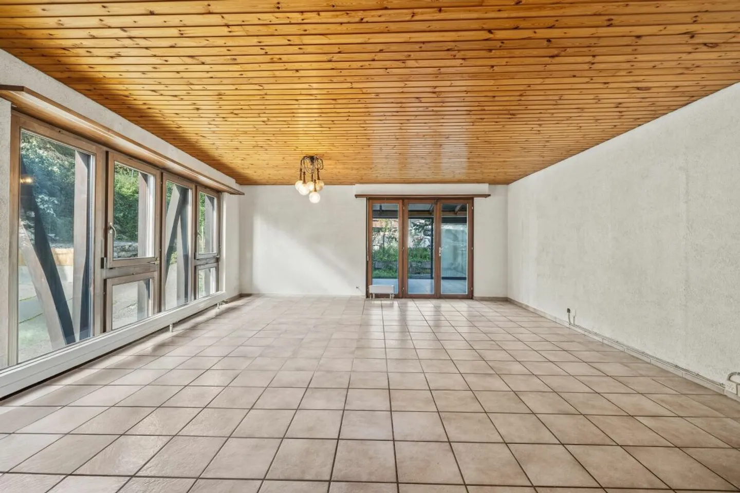 Affascinante casa unifamiliare con appartamento a Büren - Foto 3 di 13