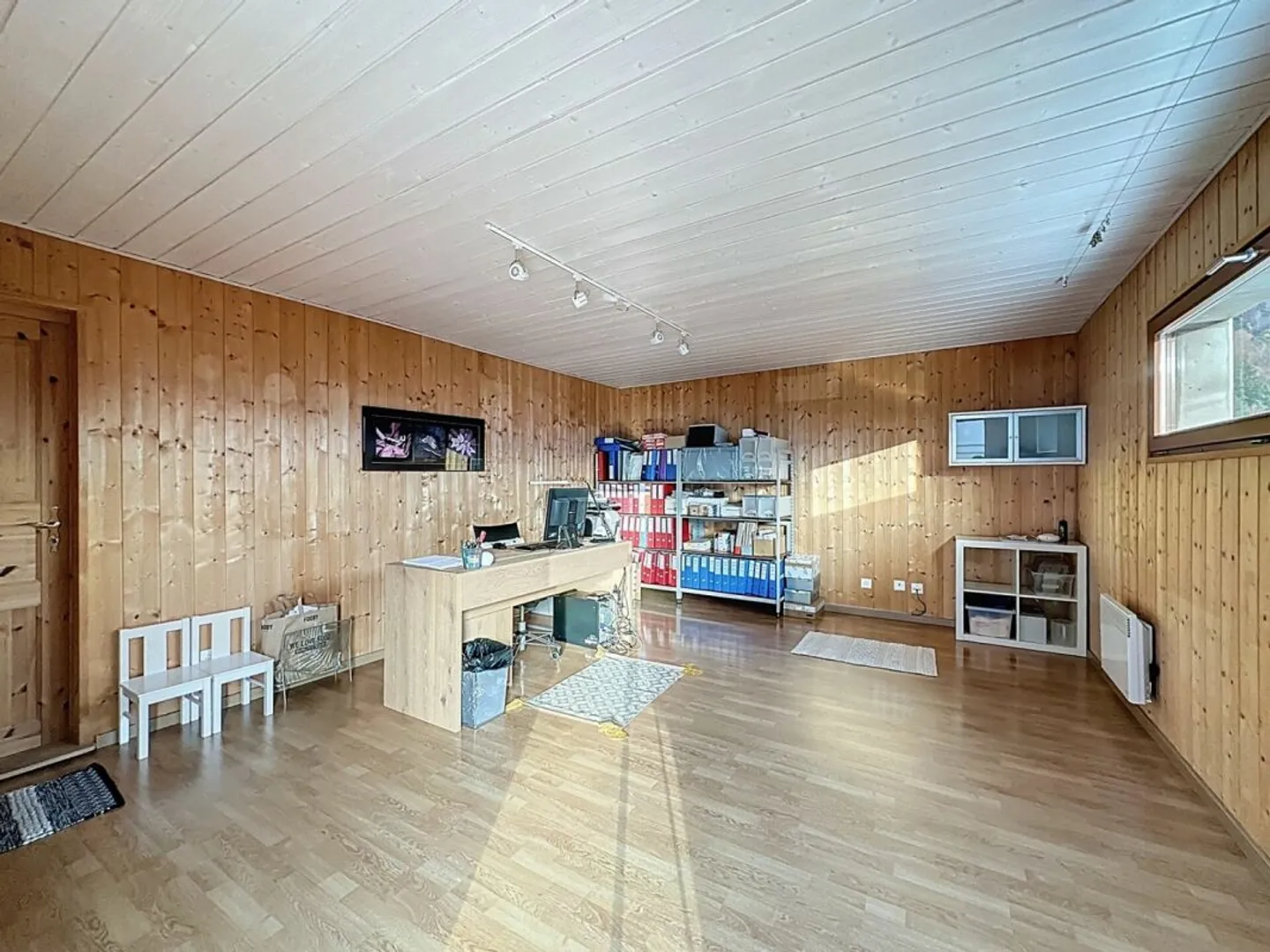 Magnificent architect-designed villa with stunning panoramic views of the plain - Photo 13 of 13