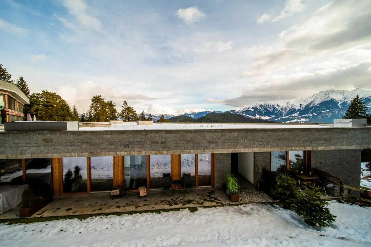 Modern 2.5-room terrace apartment with 20 m² terrace in Laax - Photo 8 of 13
