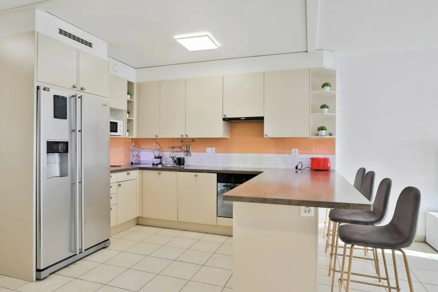 Durchgangswohnung in der Nähe von Verkehrsanbindungen und Geschäften - Foto 3 von 9