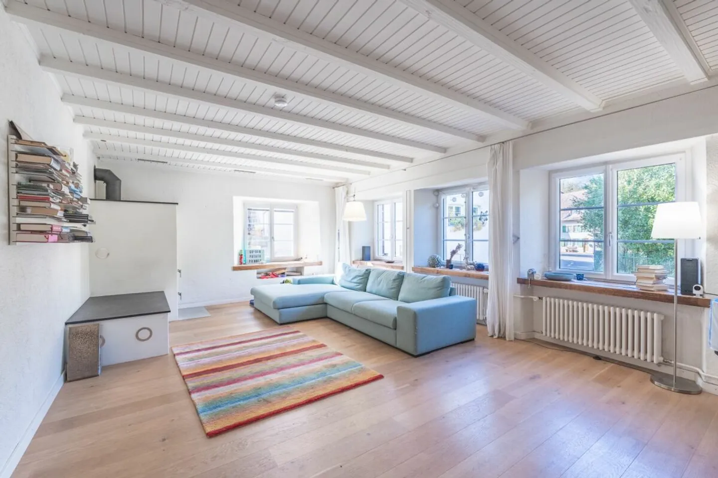 Zweifamilienhaus mit grosszügigem Grundstück - Photo 2 sur 13