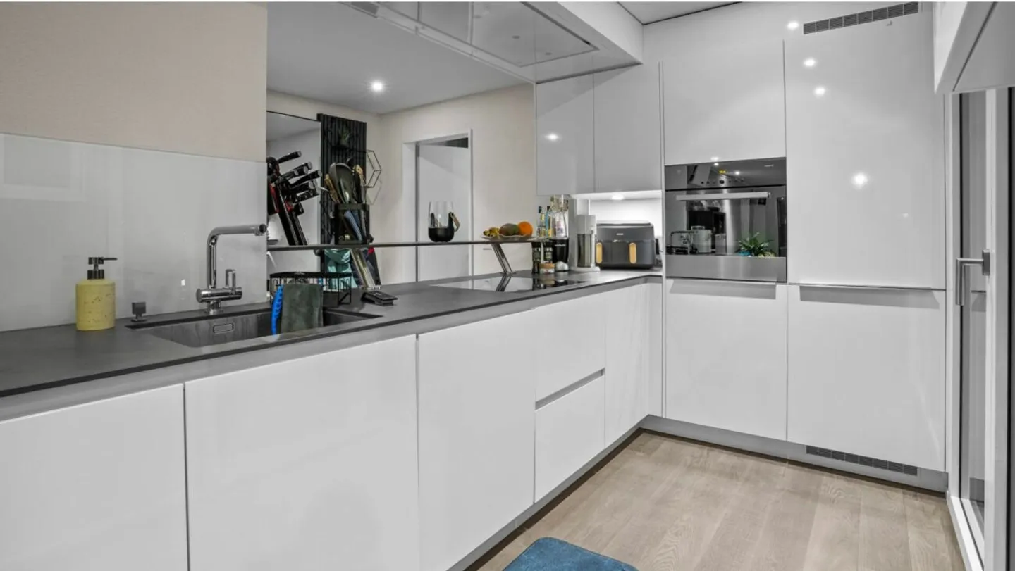 Moderne 3.5-Zimmer-Wohnung mit Balkonen - Foto 8 von 13