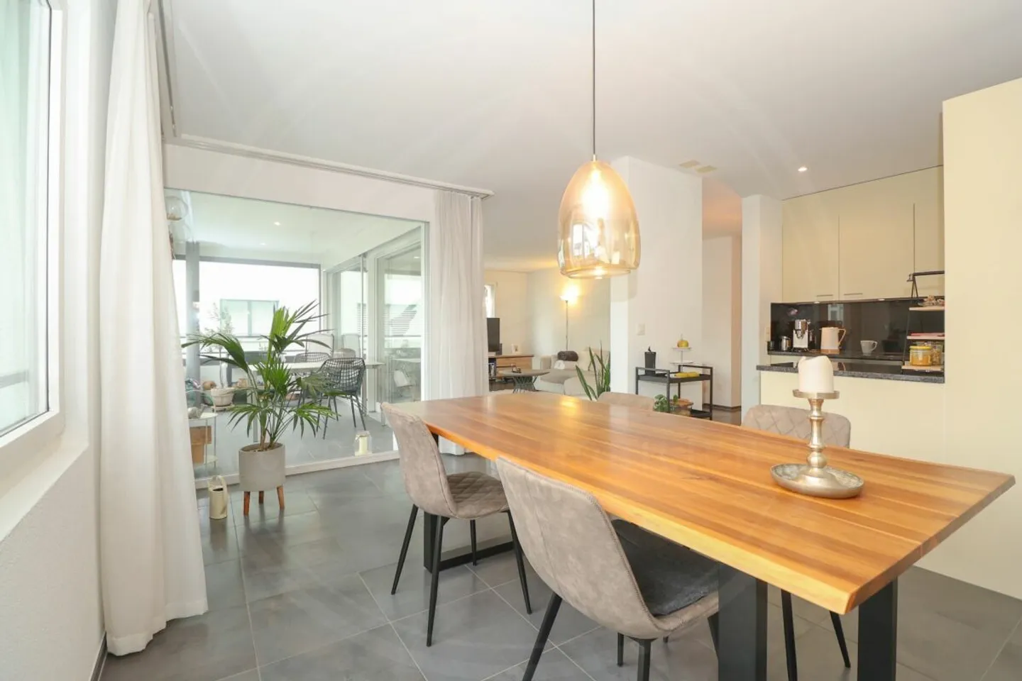 RÉSERVÉ - Appartement 3½ pièces élégant avec un agencement généreux à Seengen - Photo 3 sur 13