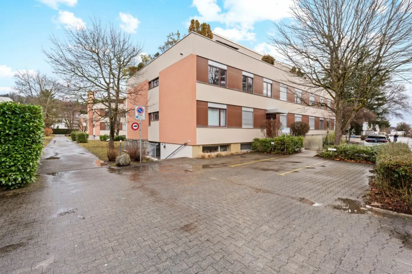 Appartement de 3,5 pièces dans un endroit calme à Reinach avec place de parking et salle de loisirs - Photo 1 sur 13