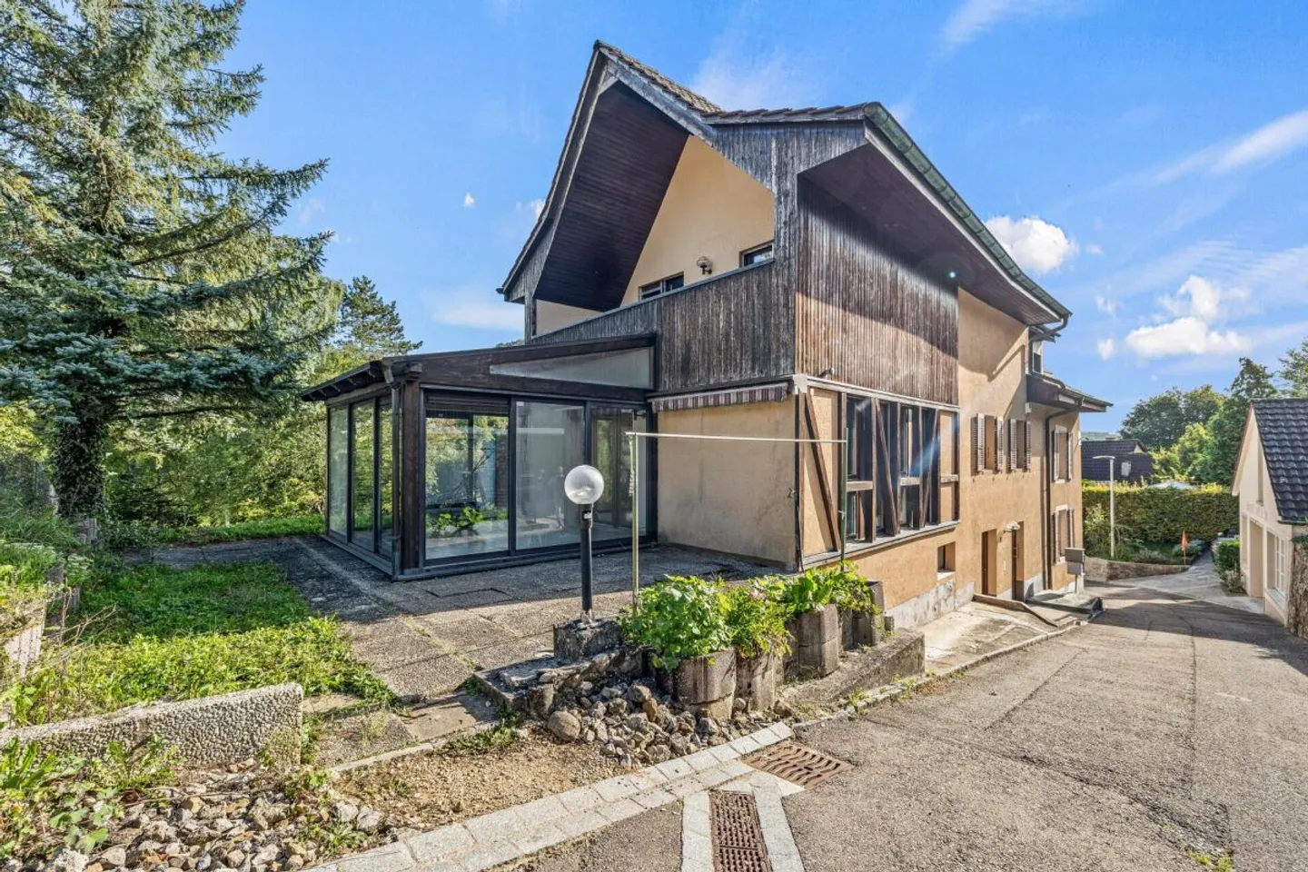 Affascinante casa unifamiliare con appartamento a Büren - Foto 4 di 13