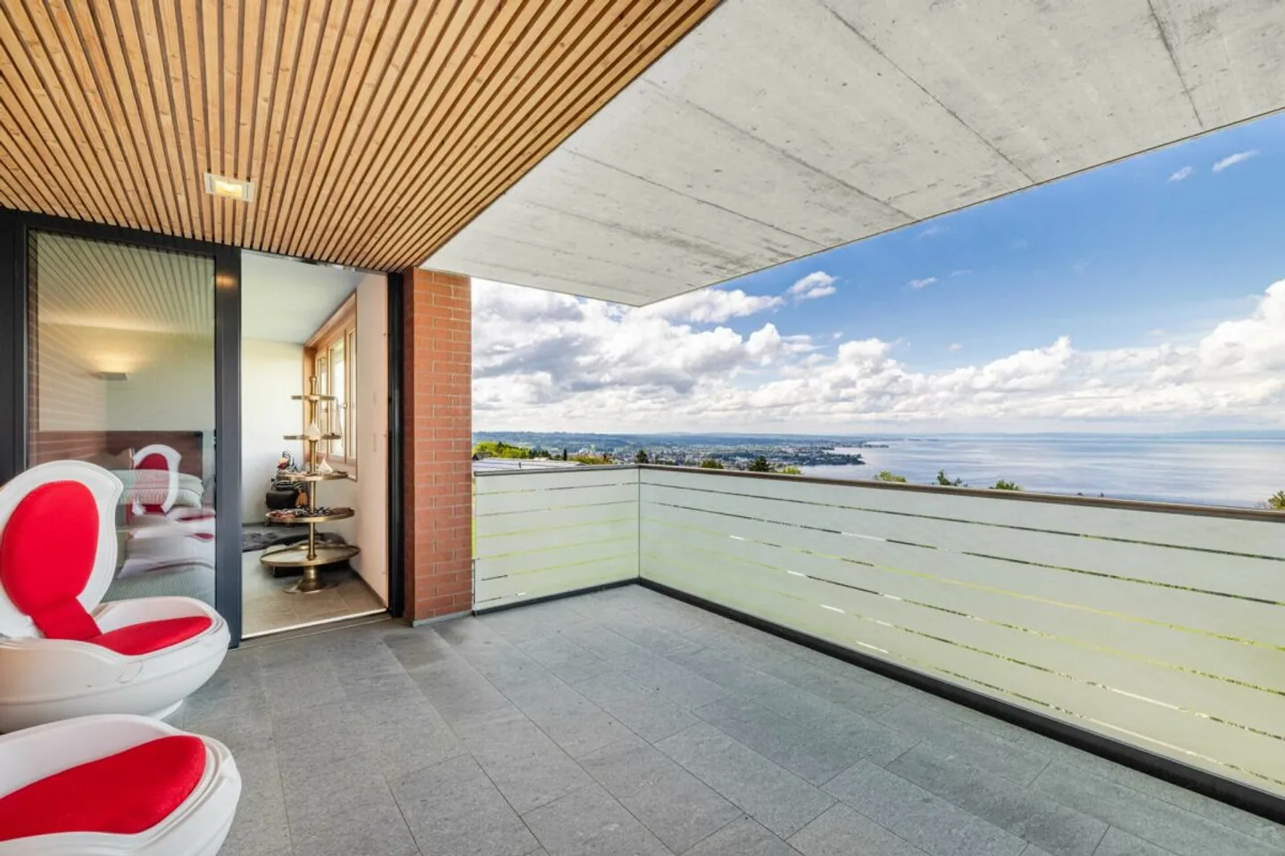 Premium-Einfamilienhaus mit Panorama-Seeblick und aussergewöhnlicher Grundstücksfläche - Foto 4 di 13