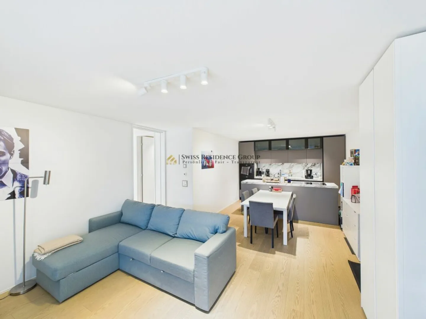 Exclusive living with private outdoor area - Photo 4 of 13