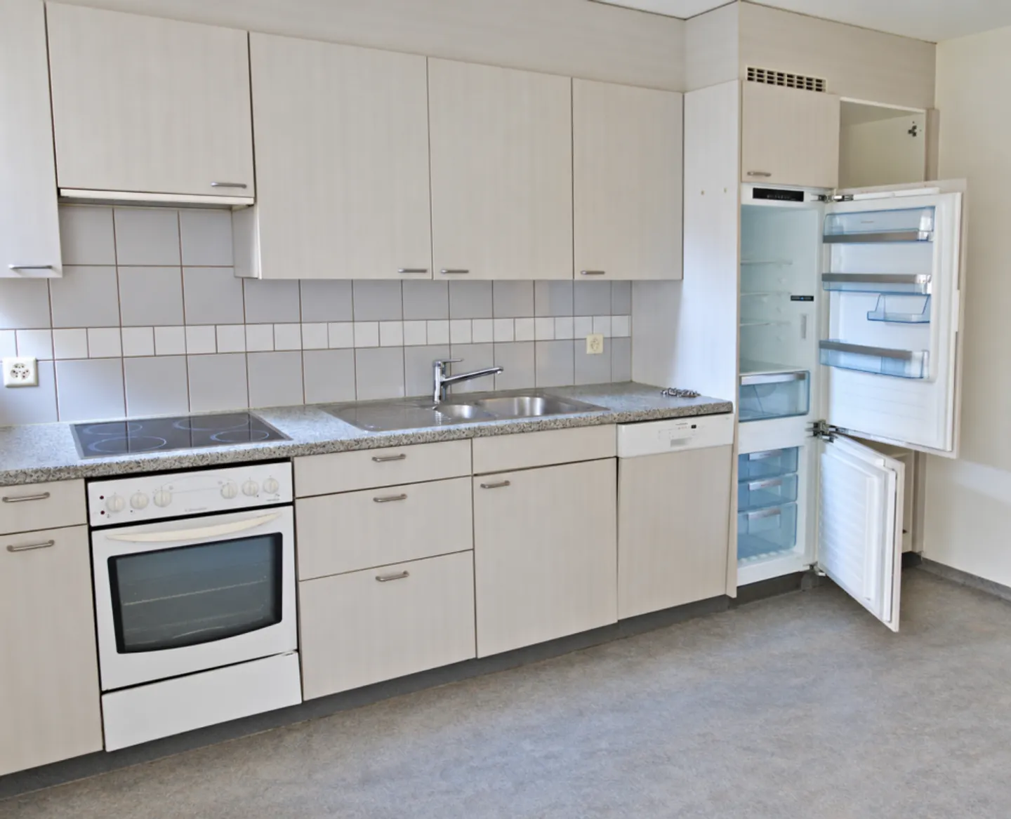 Wohnen mit Charme - helle 3,5-Zimmer-Wohnung mit grosszügigem Balkon - Photo 2 of 12