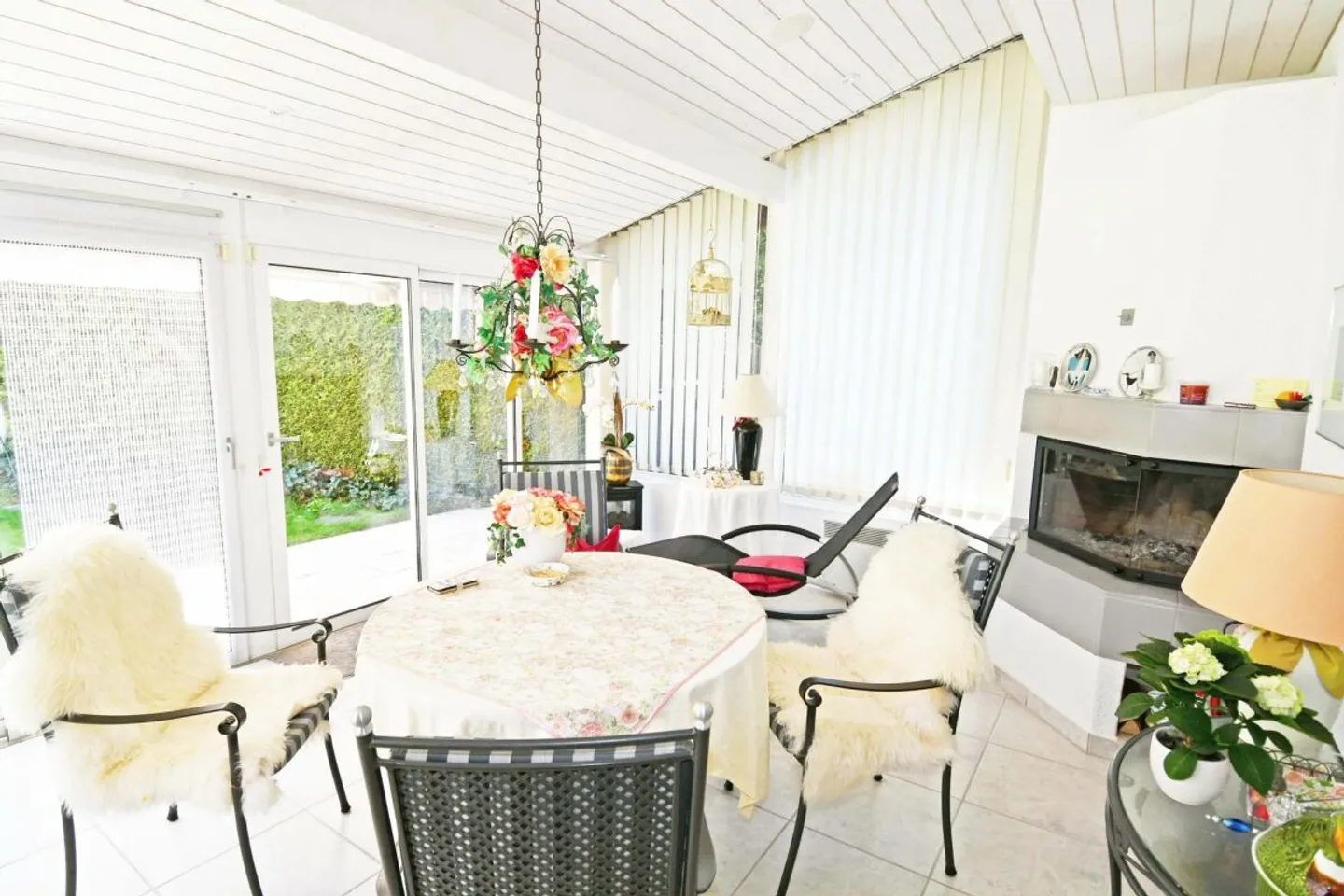Sehr gepflegtes 7.5-Zi.-Einfamilienhaus mit wunderschönem Garten - Foto 6 di 13