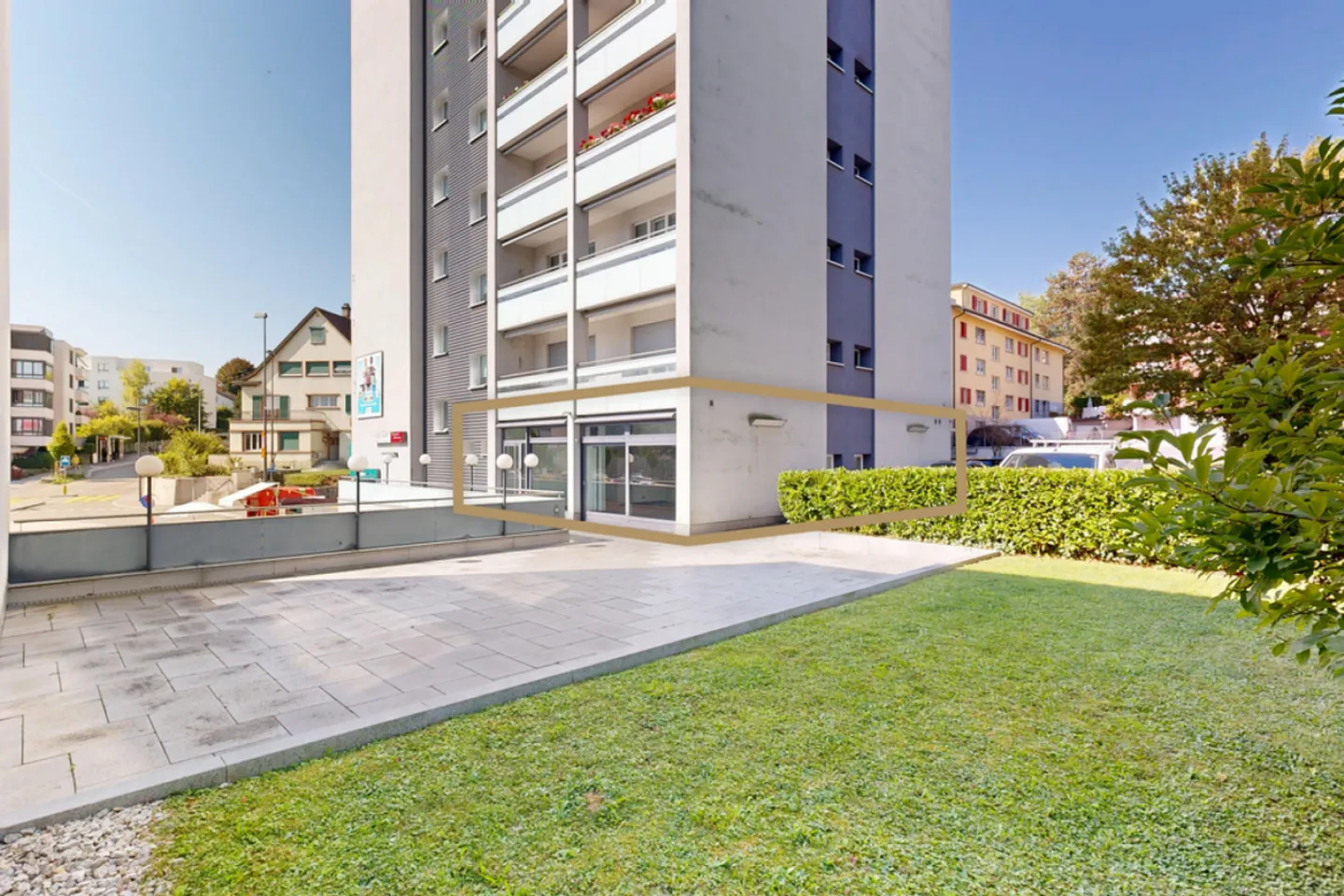 Spazio ufficio / negozio attraente al piano terra con terrazza e magazzino - Foto 11 di 12