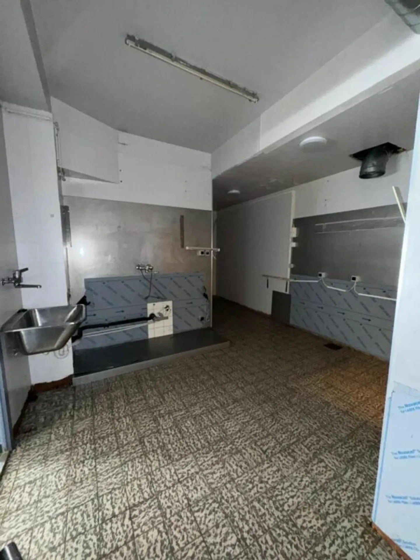 Arcade/Schaufenster/Geschäft 57 m2 in Ste-Croix - Foto 3 von 5