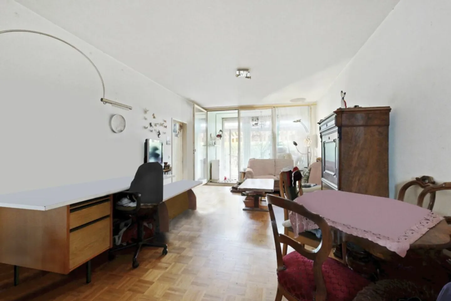 Affordable condominium with terrace and outdoor parking space - Photo 4 of 13