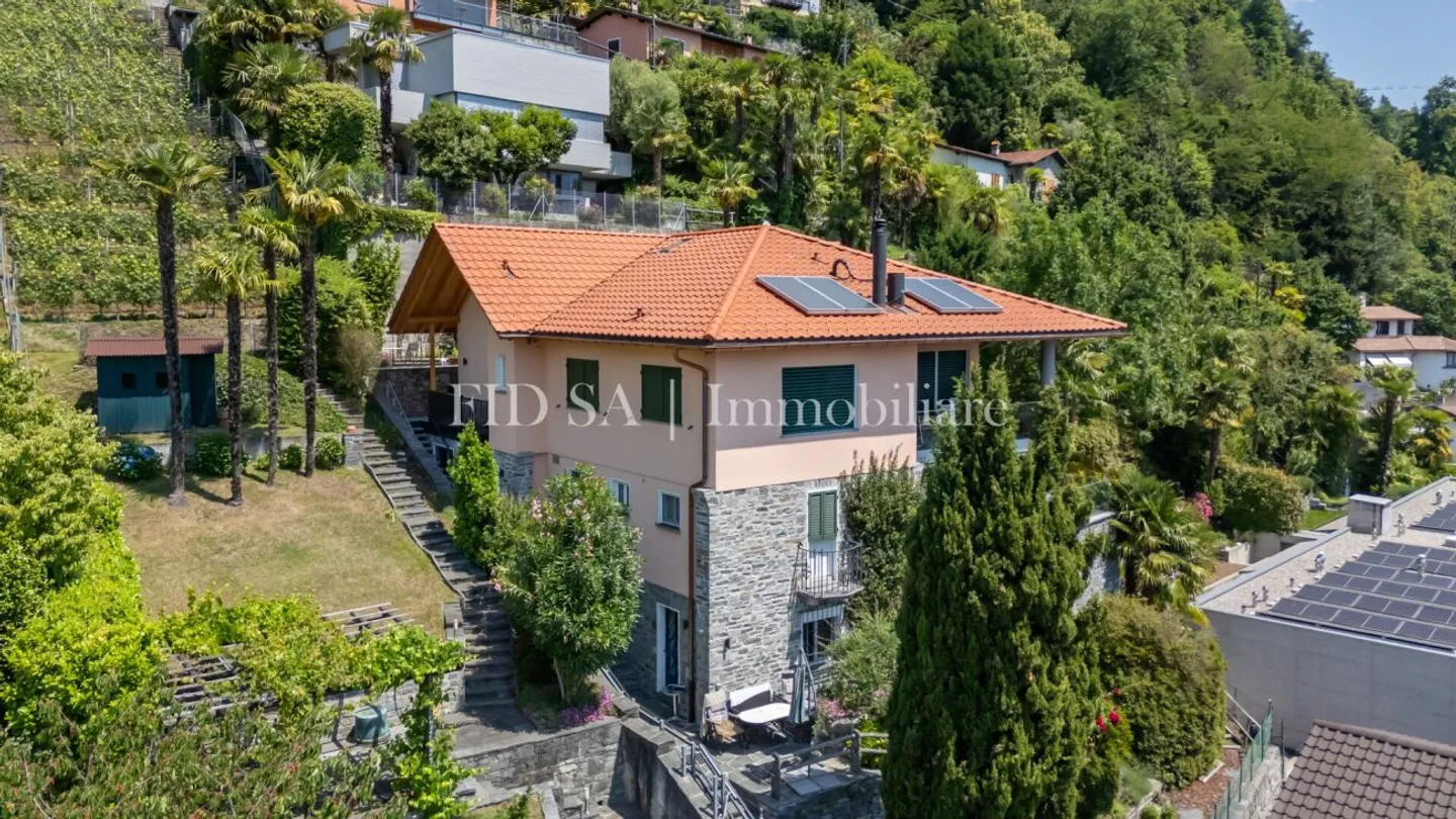SOLDUNO - Large apartment with unobstructed view in a semi-detached house - Photo 1 of 13