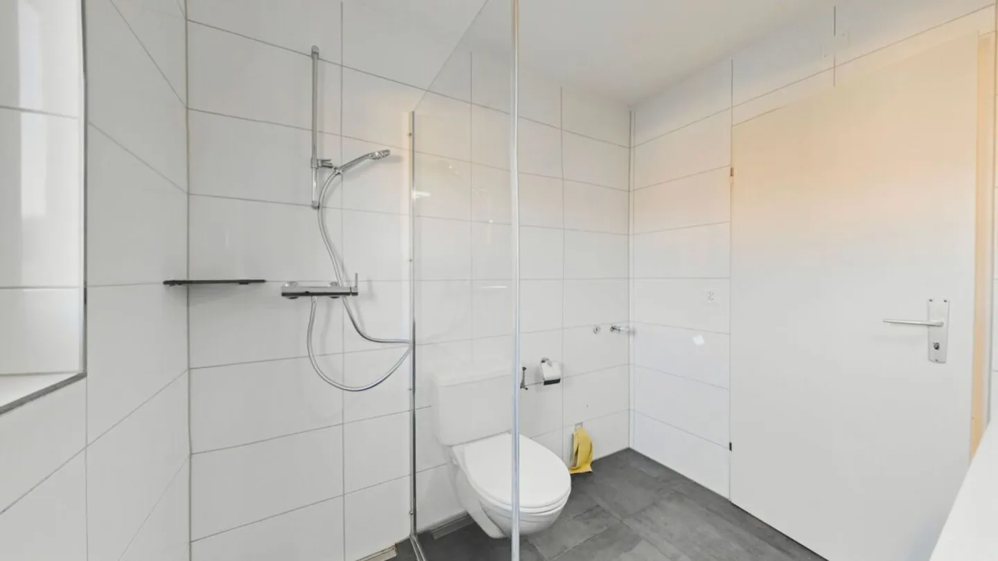 Détente Pure : Appartement de 4,5 pièces avec piscine communautaire et sauna - Photo 11 sur 13