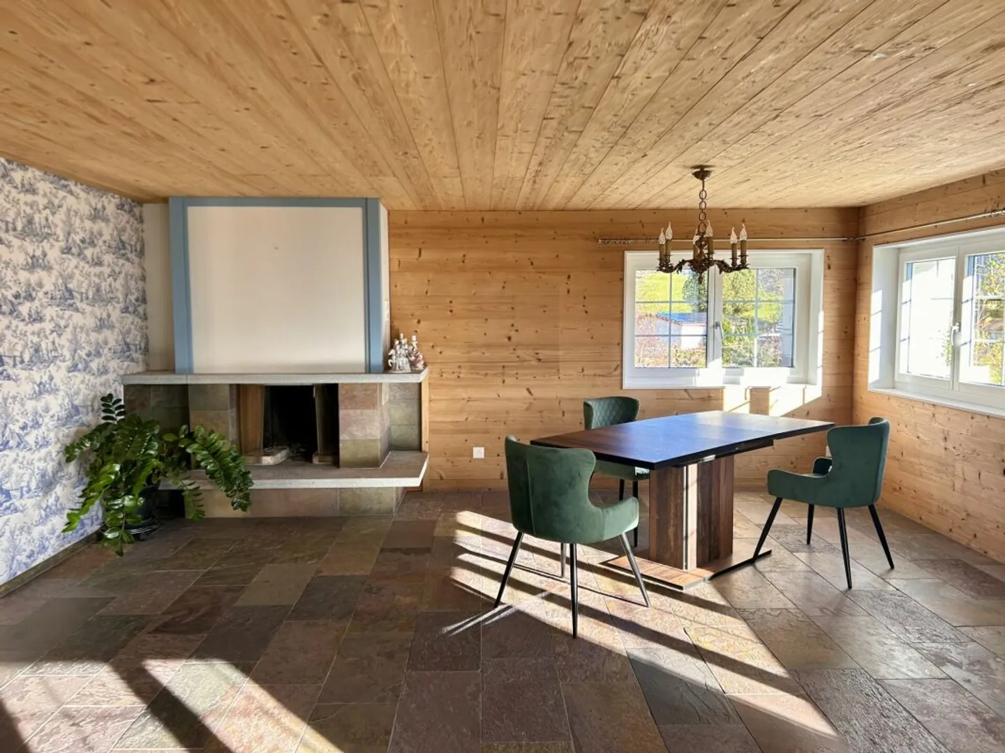 Historical Mountain House with Modern Interior in a Quiet Panoramic Location - Photo 6 of 13