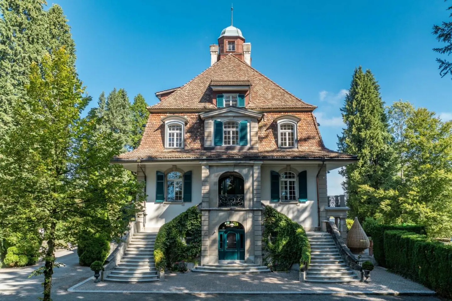 As a private residence, law firm or clinic: Art Nouveau city villa with large park and lake view - Photo 3 of 13