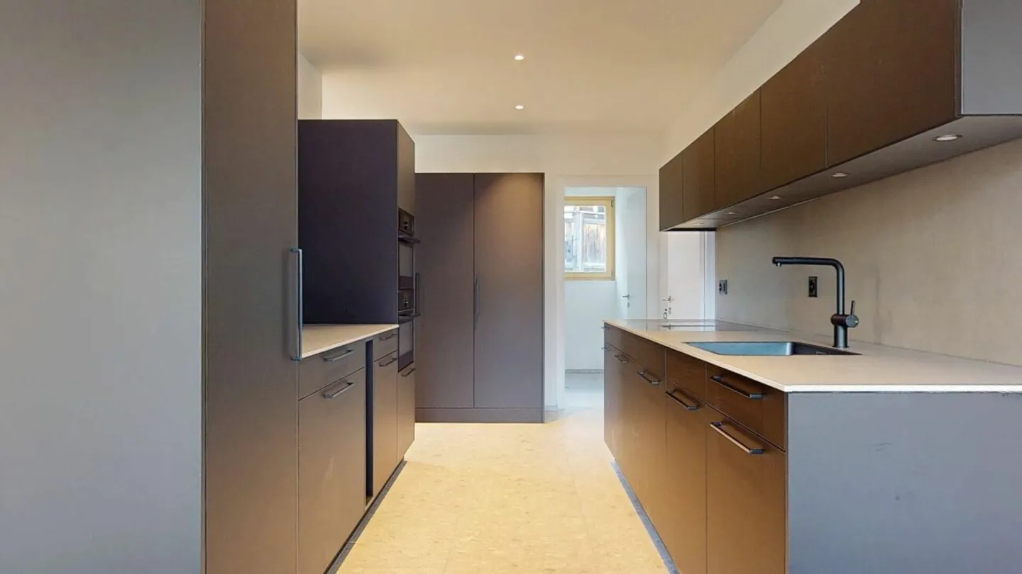 Modern attractive 3.5-room apartment in a quiet residential area - Photo 5 of 13