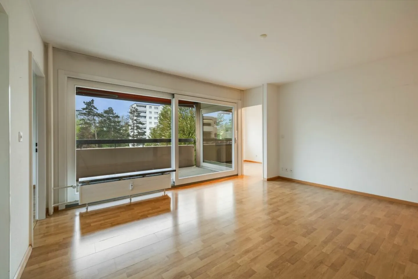 Sonnige 4-Zimmer-Wohnung mit Balkon und Blick ins Grüne - Foto 3 von 13