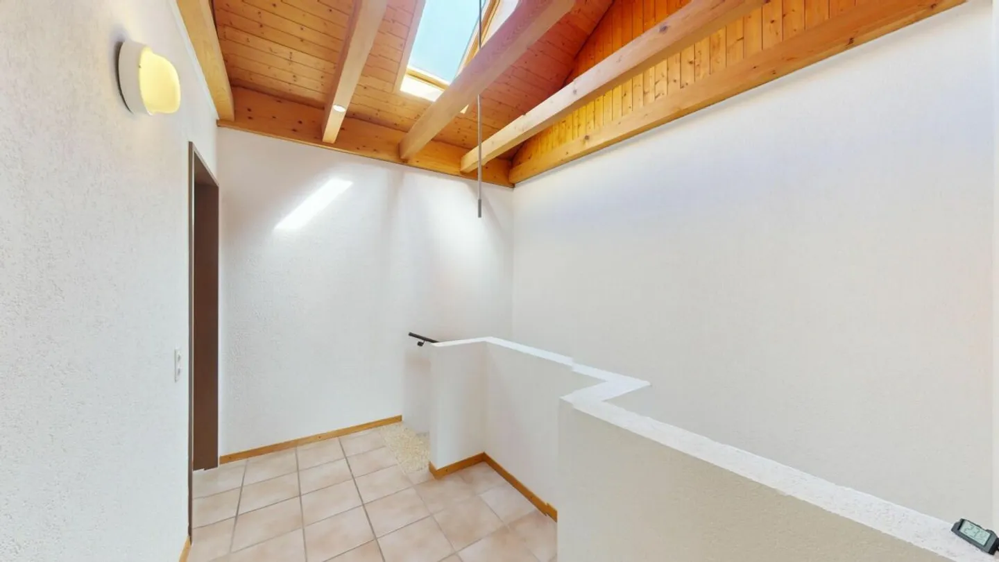 Quietly located 6.5-room terraced family house with plenty of space - Photo 7 of 11