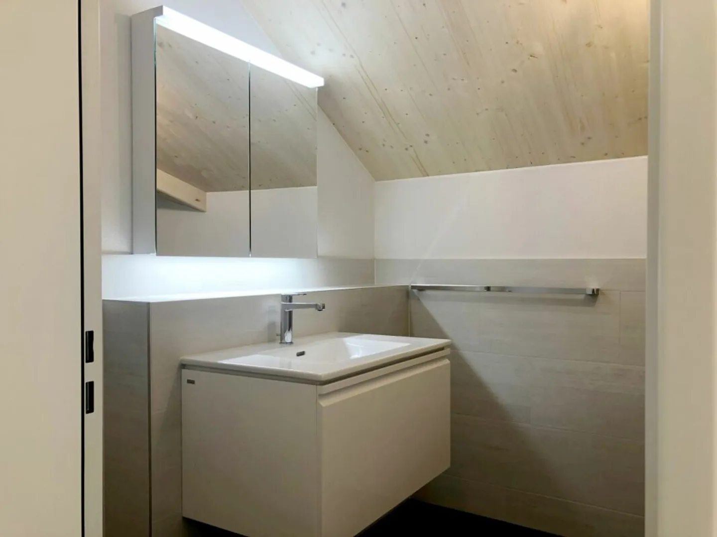charming 2.5-room attic apartment - Photo 8 of 12