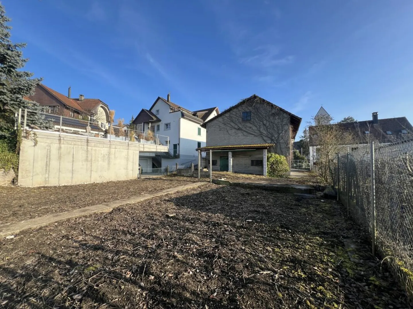 Ehemaliges Bauernhaus mit Scheune, Schopf, grossem Grundstück und viel Potential - Foto 9 di 10