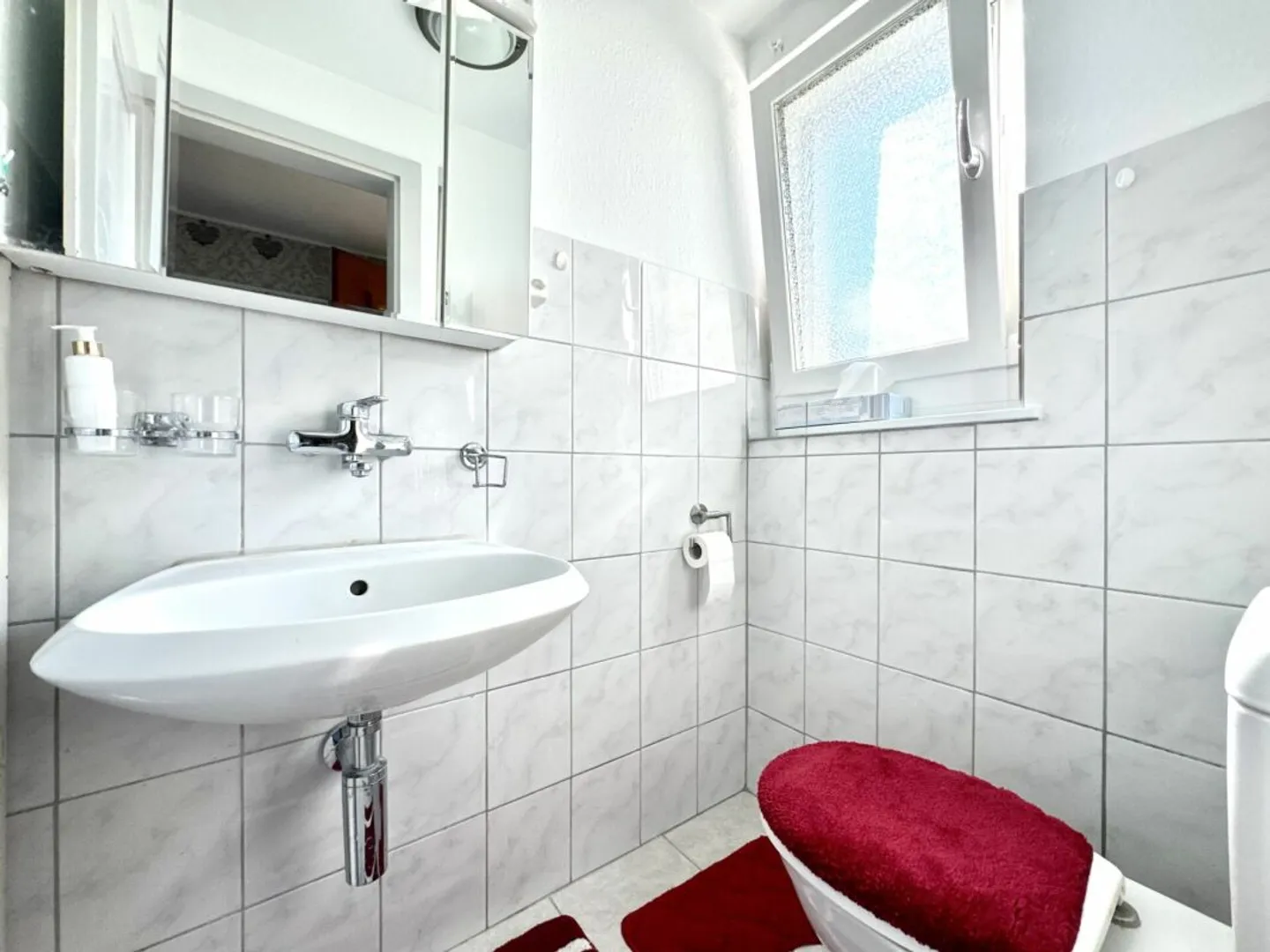 Casa bifamiliare adatta alle famiglie in una zona residenziale tranquilla - Foto 10 di 13