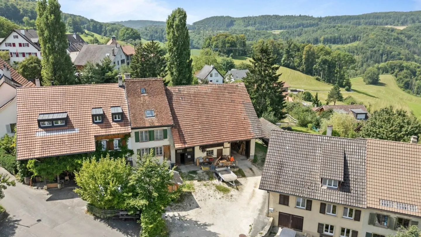 Bâtiment résidentiel et économique au centre du village pour l'éveil - Photo 1 sur 13