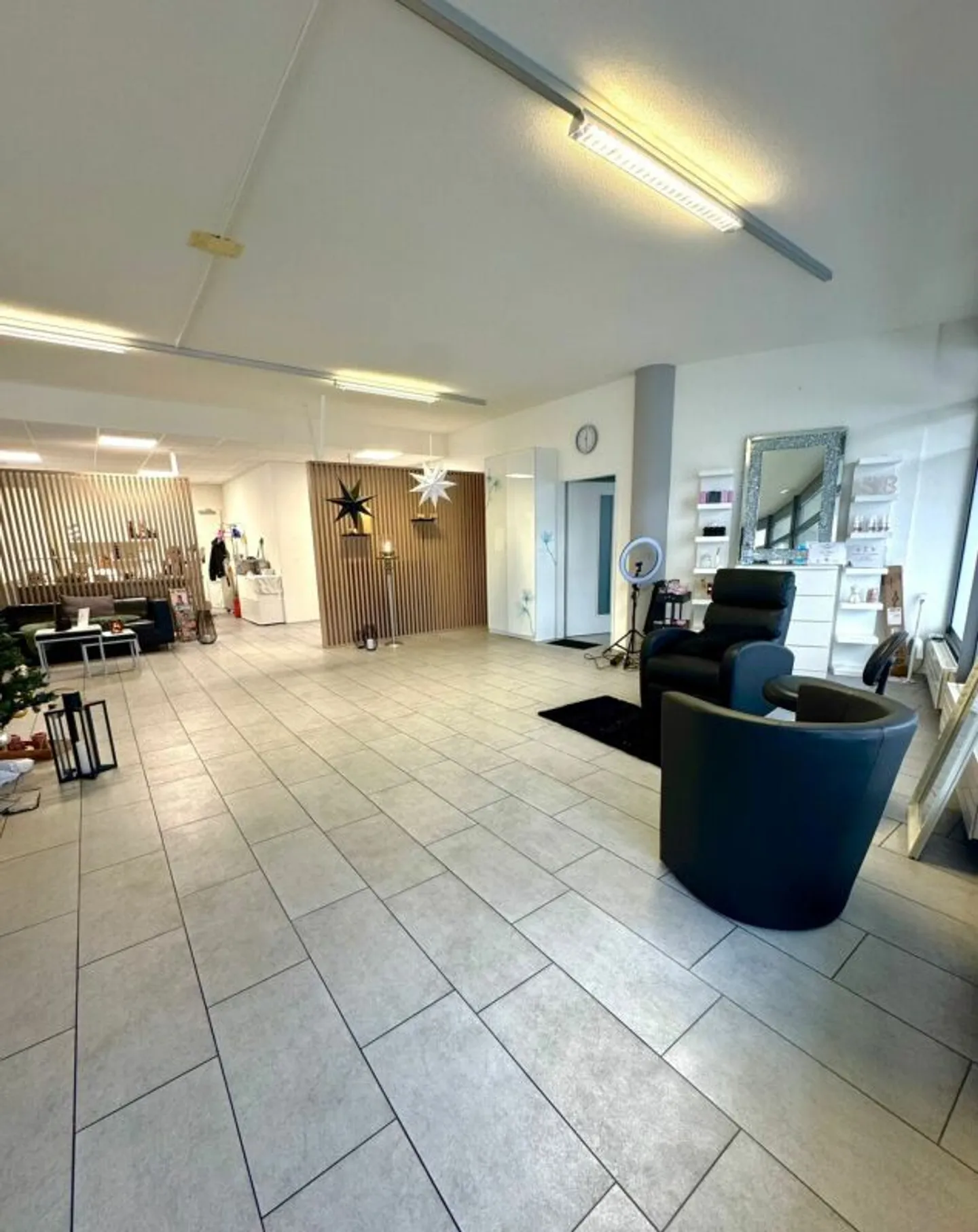 Successor*in for Beauty Studio in Steinhausen wanted, immediately! - Photo 3 of 3