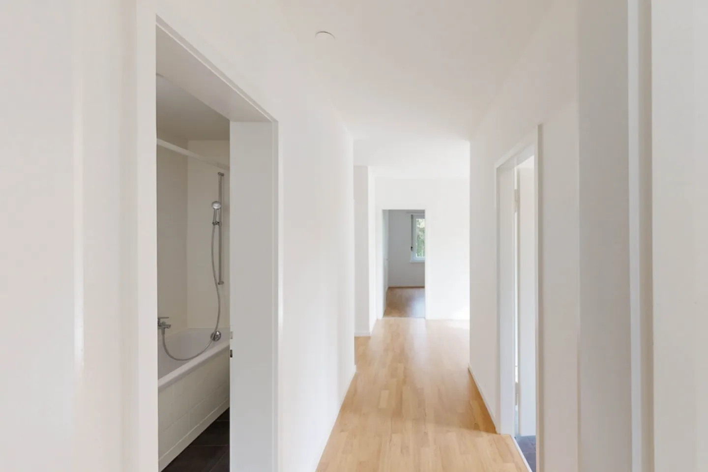 Helle Wohnung mit Waschtrockner - Foto 7 von 11