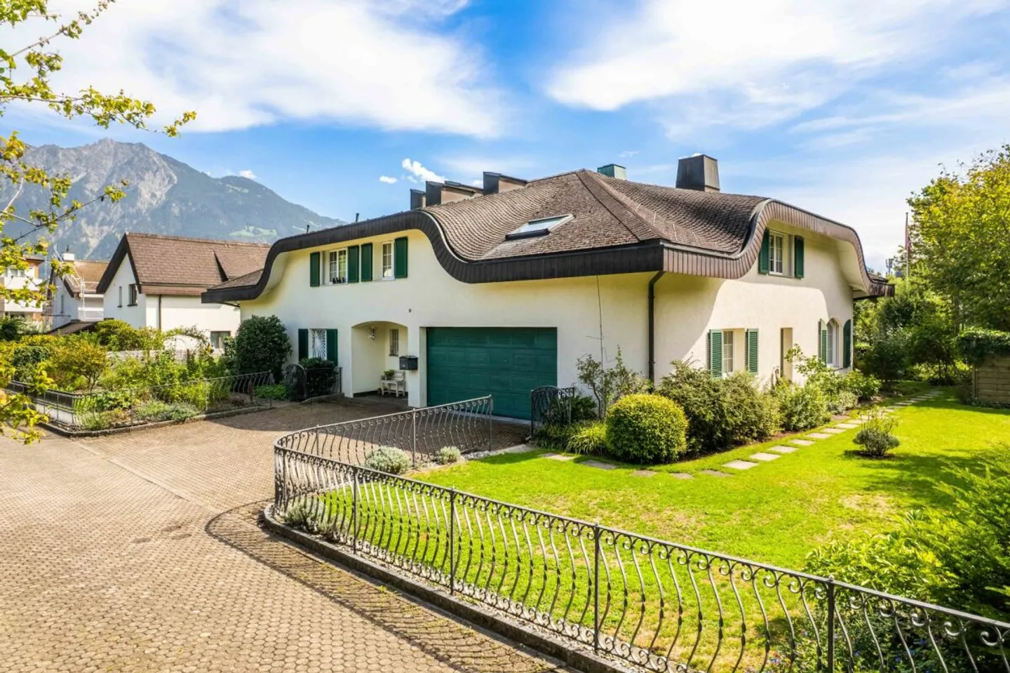 A special kind of home - charming 7.5-room detached house with garden idyll - Photo 1 of 13