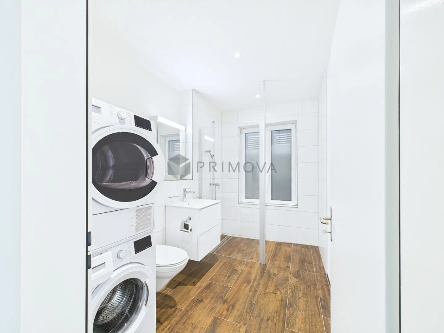 Modern residential jewel in the heart of Basel, completely renovated 3.5 room apartment directly on the Rhine - Photo 6 of 10