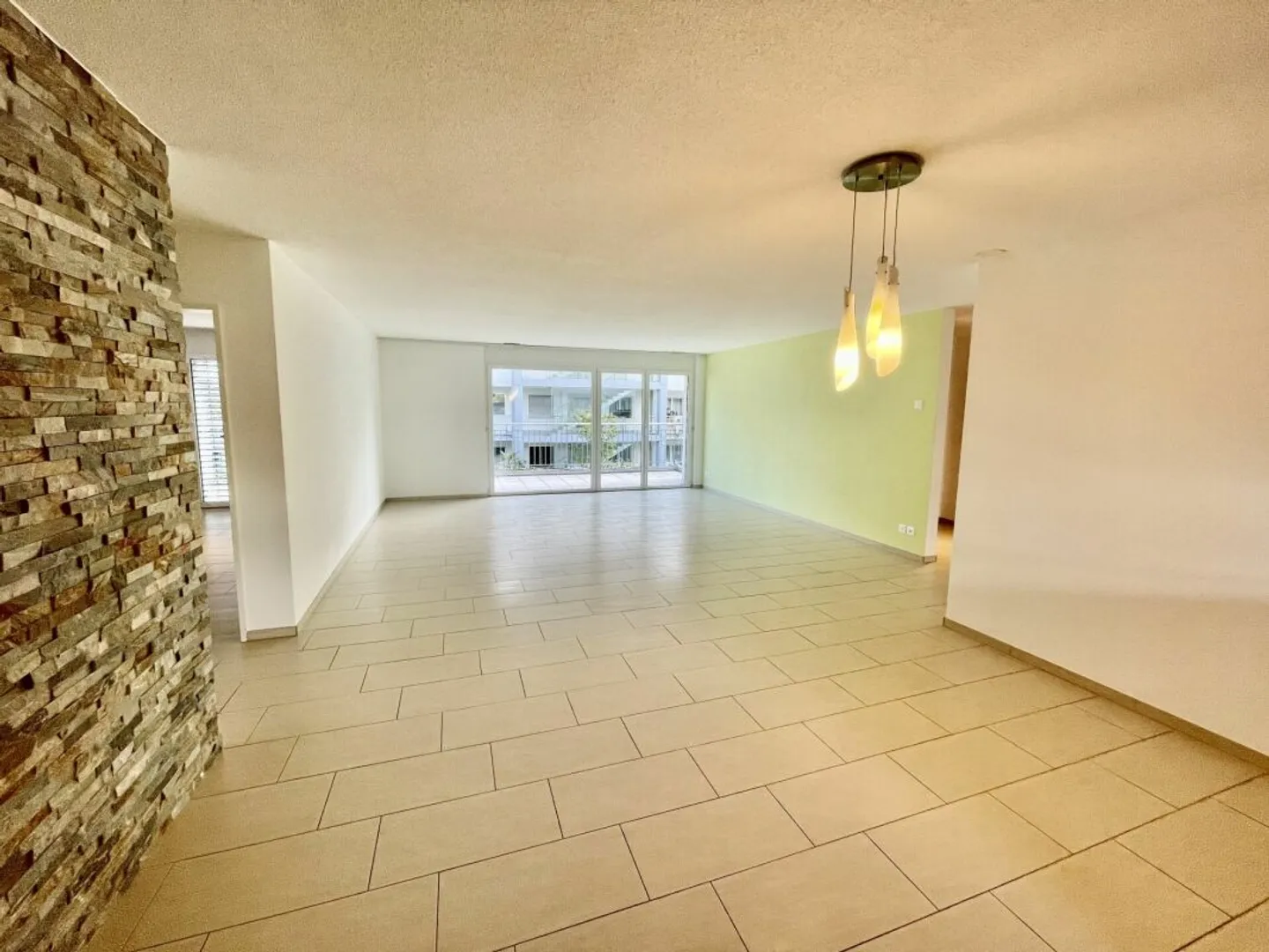 Moderno appartamento di 4,5 stanze con terrazza e ascensore a Luterbach - Foto 7 di 13