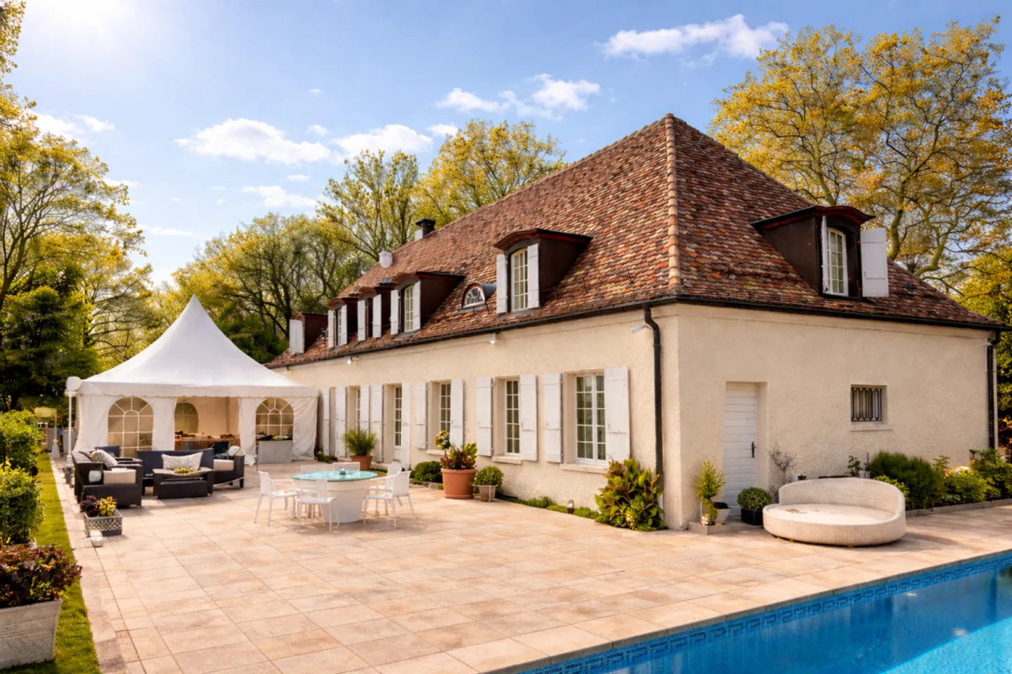 Villa di lusso con ampio terreno - Foto 1 di 4